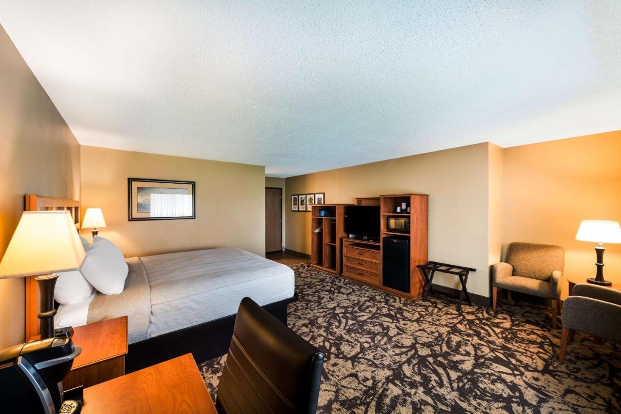 Best Western Derby Inn Eagle River Bagian luar foto