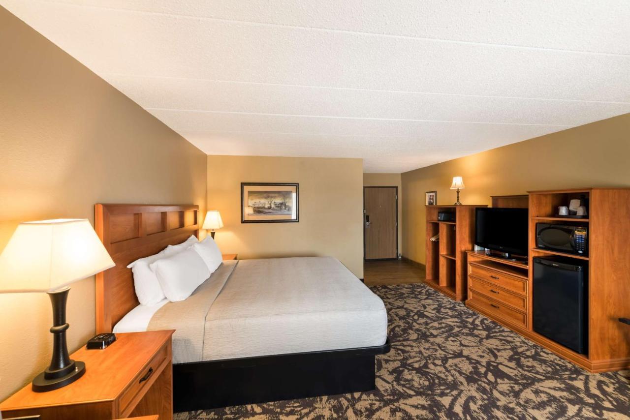 Best Western Derby Inn Eagle River Bagian luar foto