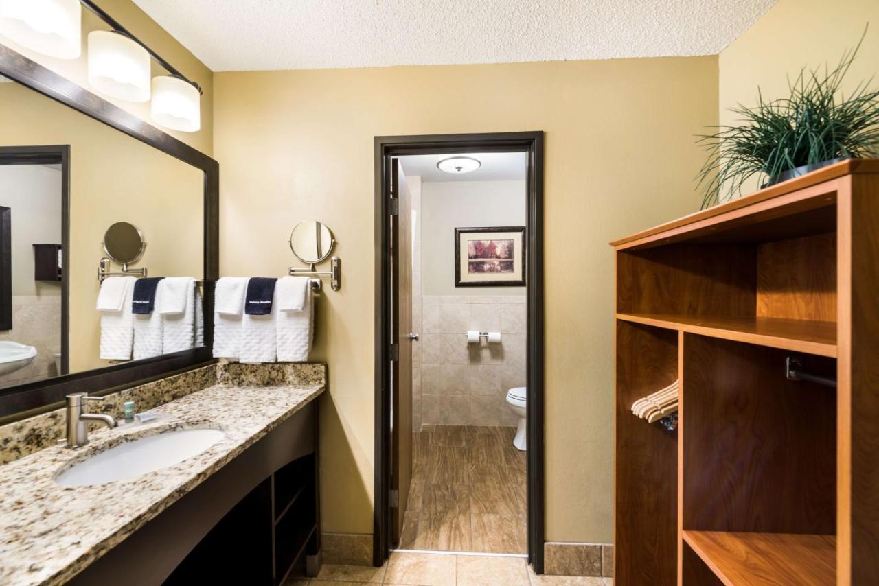 Best Western Derby Inn Eagle River Bagian luar foto