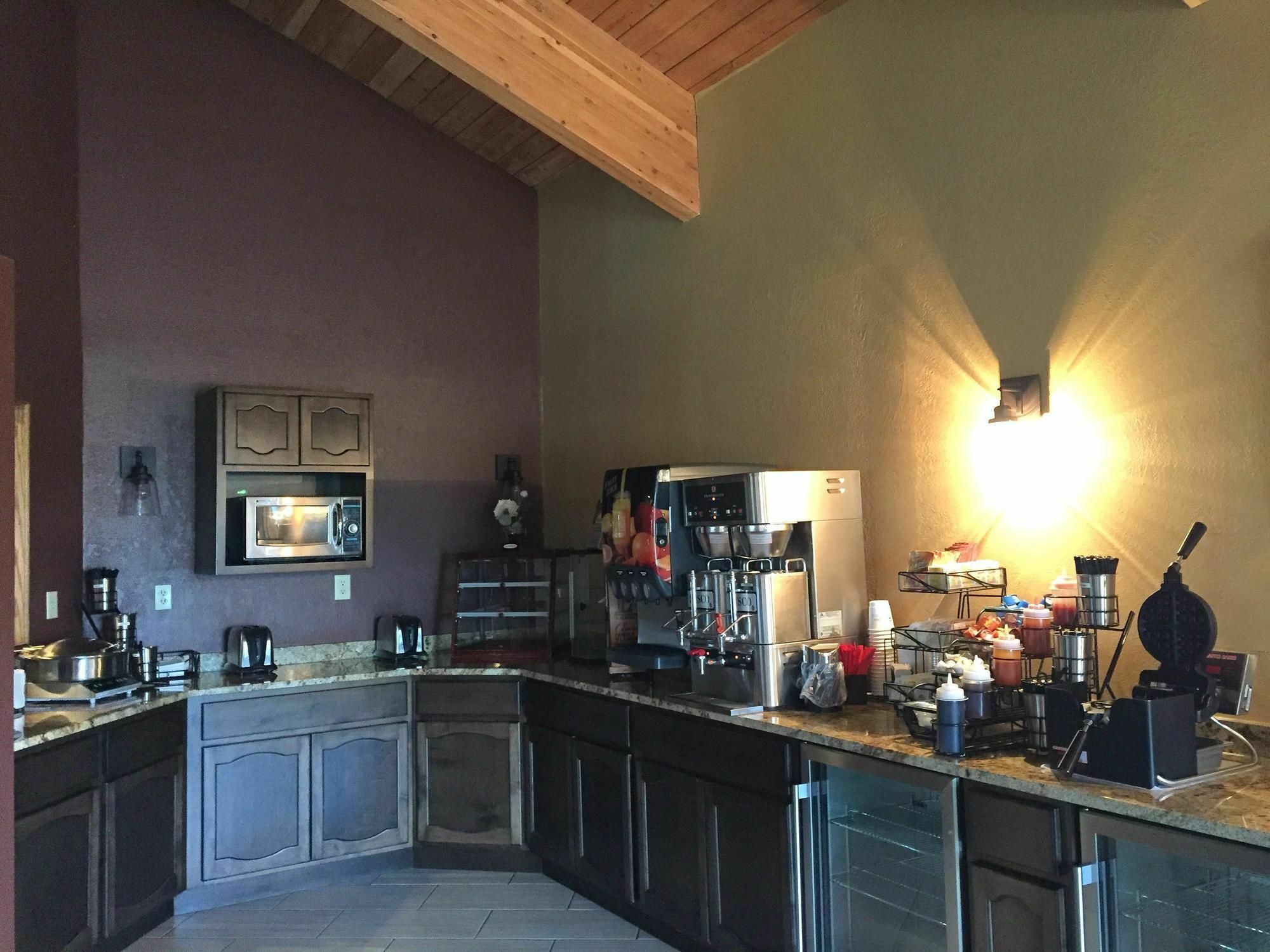Best Western Derby Inn Eagle River Bagian luar foto