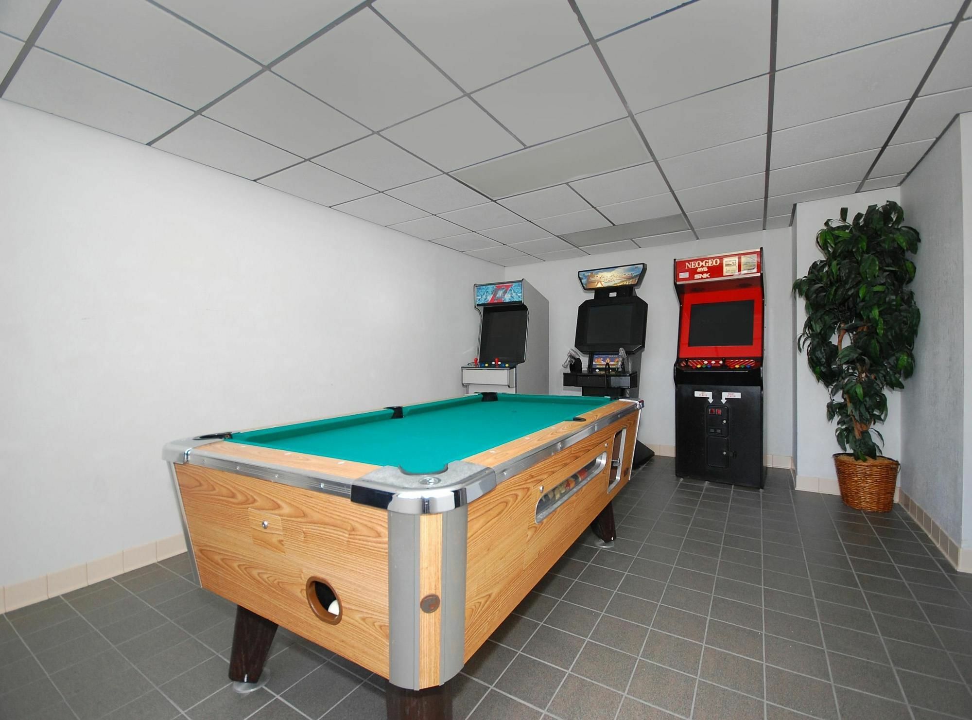 Best Western Derby Inn Eagle River Bagian luar foto